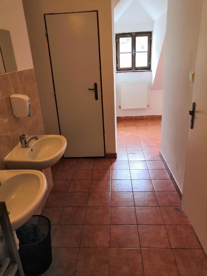 Hostel Skautsky Dom Banska Stiavnica Bagian luar foto